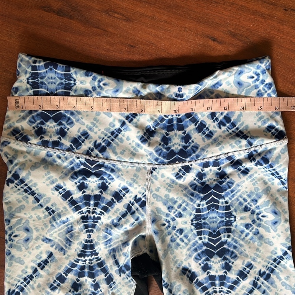 Blue white black VSX workout Capri size Large moderate compression mid rise - Picture 5 of 8